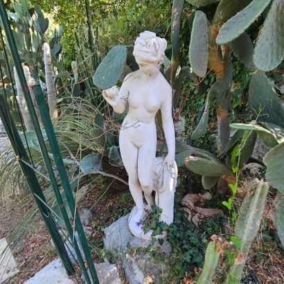 ENSEMBLE DE STATUES en pierre reconstituée...