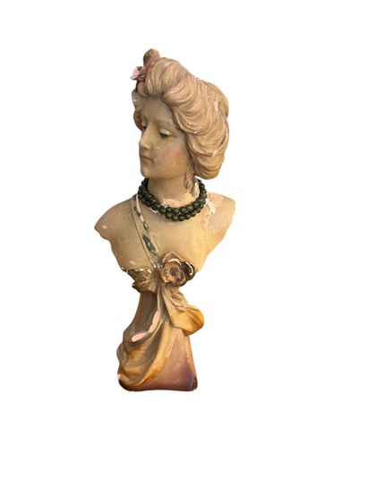 ENSEMBLE DE BIBELOTS comprenant :
Une sculpture...