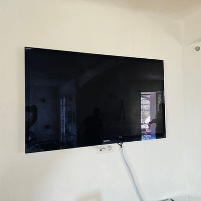 SONY 
Télévision écran plat 
Dim: 150cm