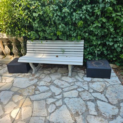 UN BANC EN PVC BLANC
Dim : 76 x 150 x 70...