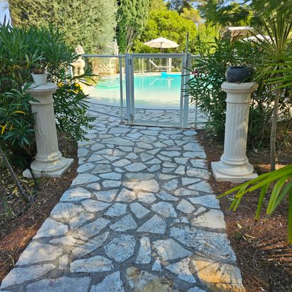 PAIRE DE COLONNES en plastique de style Corinthienne
Dim:...