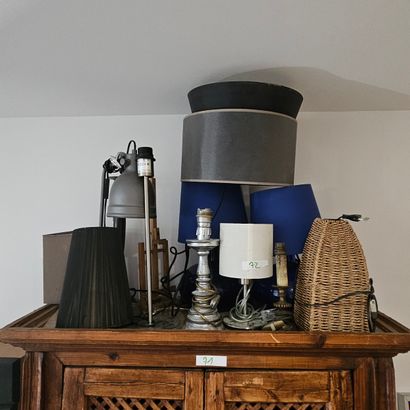 REUNION DE LAMPES MODERNES en métal, bois...