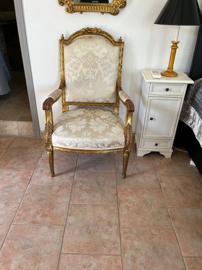 PAIRE de fauteuils de style Louis XVI en...