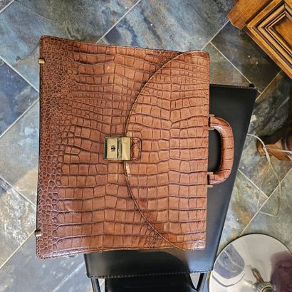 ENSEMBLE DE TROIS SACS en cuir marron et...