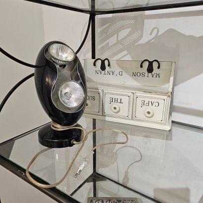 LIRIO
Lampe de bureau en bakélite noire
Dim:...