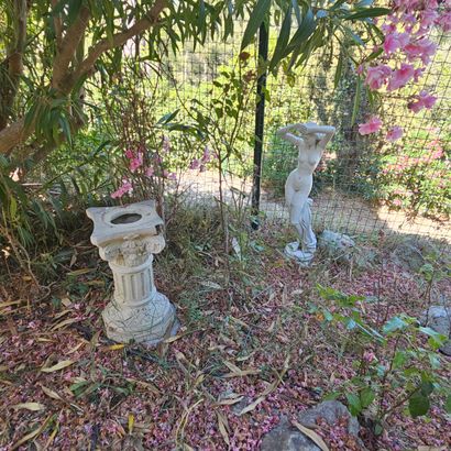 ENSEMBLE DE STATUES en pierre reconstituée...