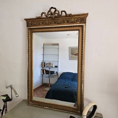 Miroir de style Louis XVI en bois et stuc...
