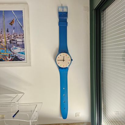 SWATCH SWISS
Pendule murale en forme de montre...