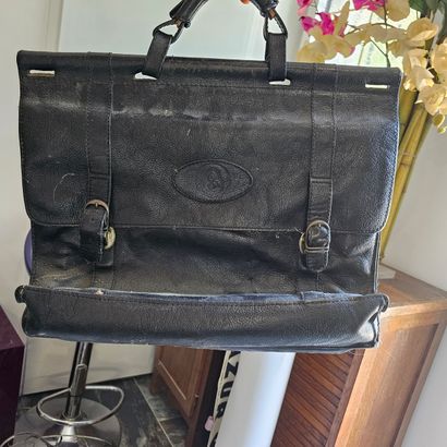 ENSEMBLE DE TROIS SACS en cuir marron et...