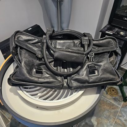ENSEMBLE DE TROIS SACS en cuir marron et...