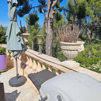 ITALIA GARDEN 
Ensemble de Cinq pots de style...