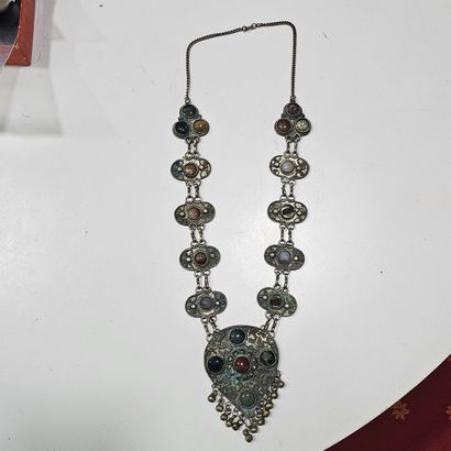 TRAVAIL AFRIQUE DU NORD XXème siècle
Collier...