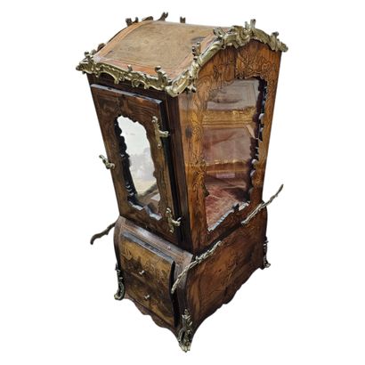 CHAISE à porteur ,vitrine de poupée en bois...