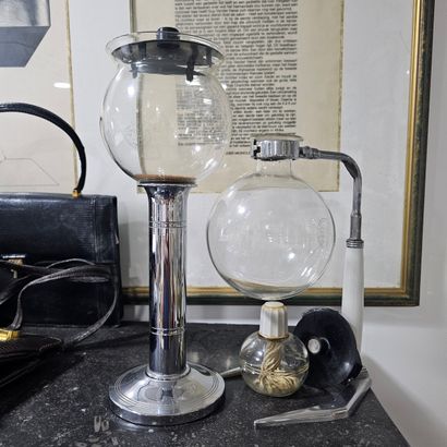 CONA 
Cafetière à dépression en verre