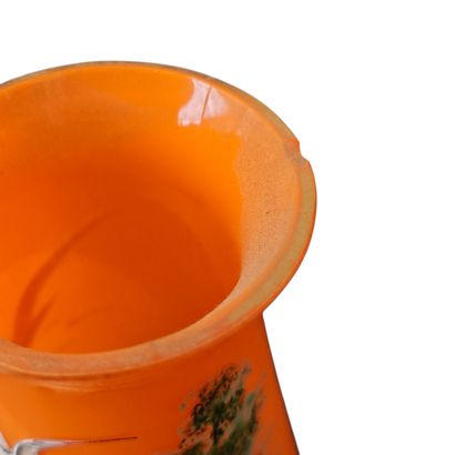 TRAVAIL français XXe siècle 
Vase en verre...