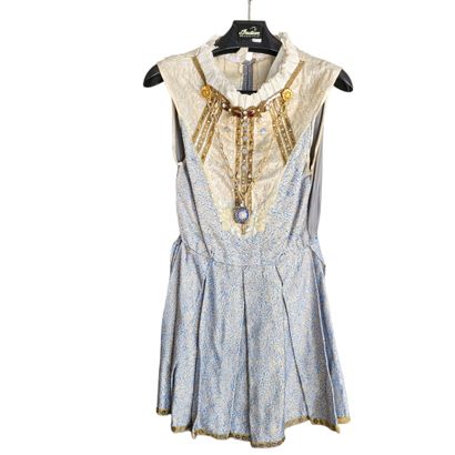 Réunion de six costumes de théâtre pour adulte...