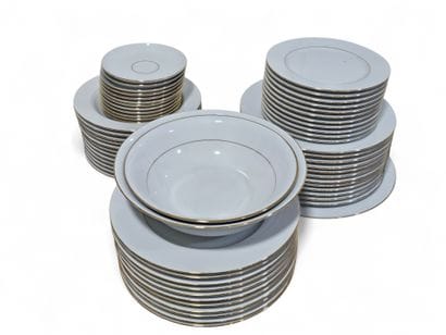 PARTIE de SERVICE de TABLE en porcelaine...