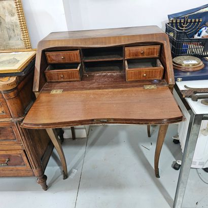 Bureau de pente de dame de style Louis XV...