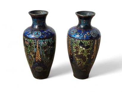 JAPON XIXème siècle
Paire de vases balustres...