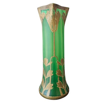 TRAVAIL français, début du XXème siècle
Vase...