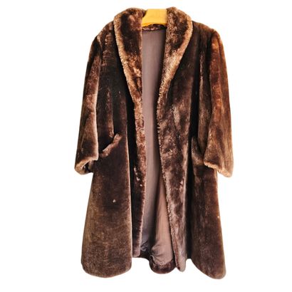 Réunion de six costumes de théâtre pour adulte...