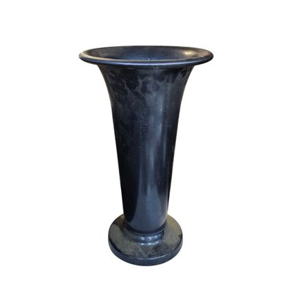 IMPORTANT VASE CORNET en céramique noire
Dim:...