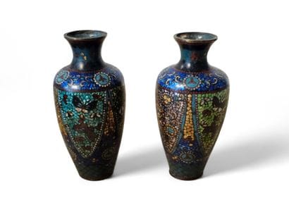 JAPON XIXème siècle
Paire de vases balustres...