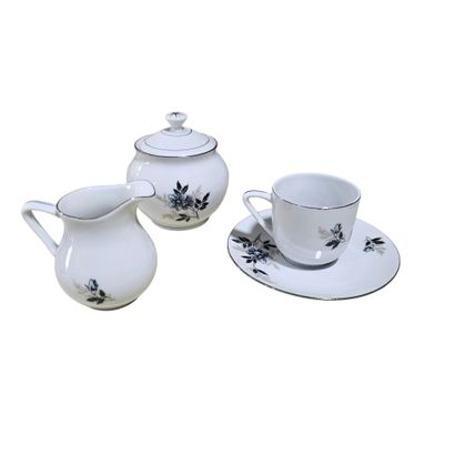 DAVENPORT CHINA 
Partie de service à café...