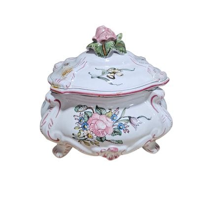 LALLIER à Moustier 
Petite soupière en porcelaine...