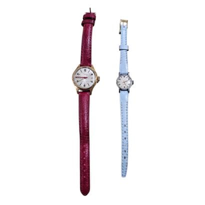 ENSEMBLE DE DEUX MONTRES DE DAME à mouvement...