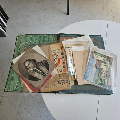 Ensemble de vieux papiers ,journaux et divers...