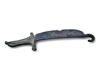 POIGNEE de glaive en bronze à décor d'un...