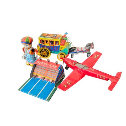 TRAVAIL Xxème siècle 
Ensemble de jouets...