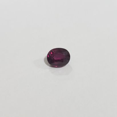 GRENAT purplish pink rhodolite , ovale ,...