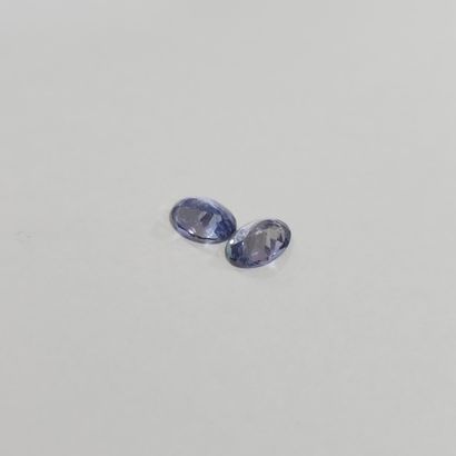 DEUX TANZANITES violet blue IF de forme ovale,...