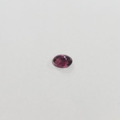 GRENAT pinkish purple rhodolite ovale, 	Madagascar	,...