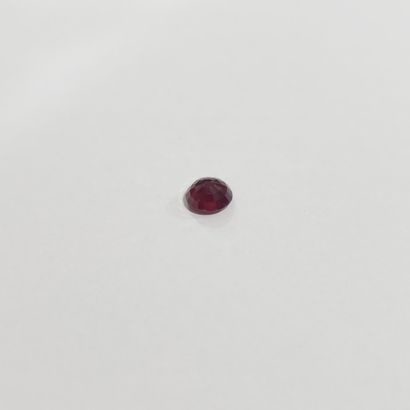 RUBIS rouge de forme ovale, 	Madagascar	,...