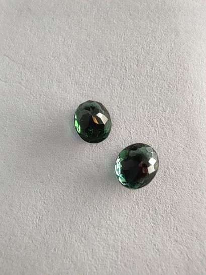 DEUX TOURMALINES vertes ovales, Mozambique	,...