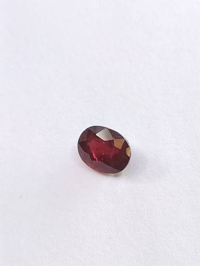 GRENAT purplish pink rhodolite ovale, Madagascar	,...