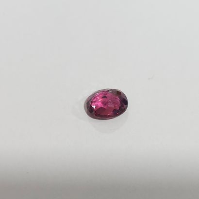GRENAT pinkish purple rhodolite VS , ovale...