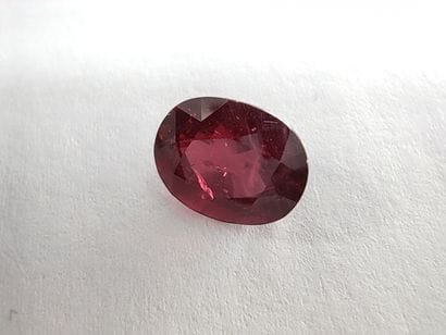 GRENAT purplish pink rhodolite ovale, Madagascar	,...