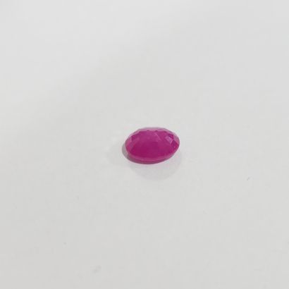 RUBIS pinkish red , ovale , Africa , 1,70...