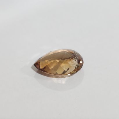 TOPAZE yellow VVS , poire , Brésil , 16,82...