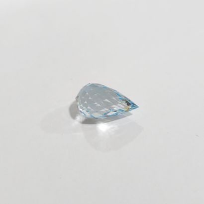 TOPAZE sky blue VVS , Briolette , Brésil...