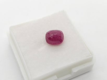 RUBIS purplish red , coussin , Madagascar...