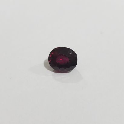 GRENAT purplish pink rhodolite VS , ovale...