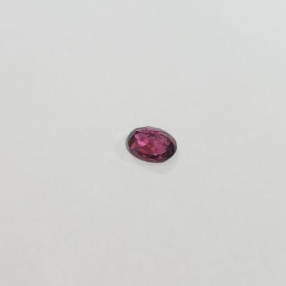 GRENAT purplish pink rhodolite VS , ovale...