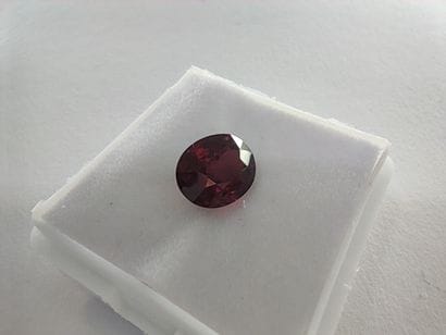 GRENAT purplish pink rhodolite Madagascar...