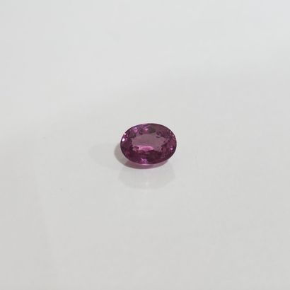 GRENAT purplish pink rhodolite , ovale ,...