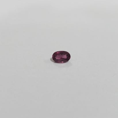 GRENAT pinkish purple rhodolite VS , ovale...
